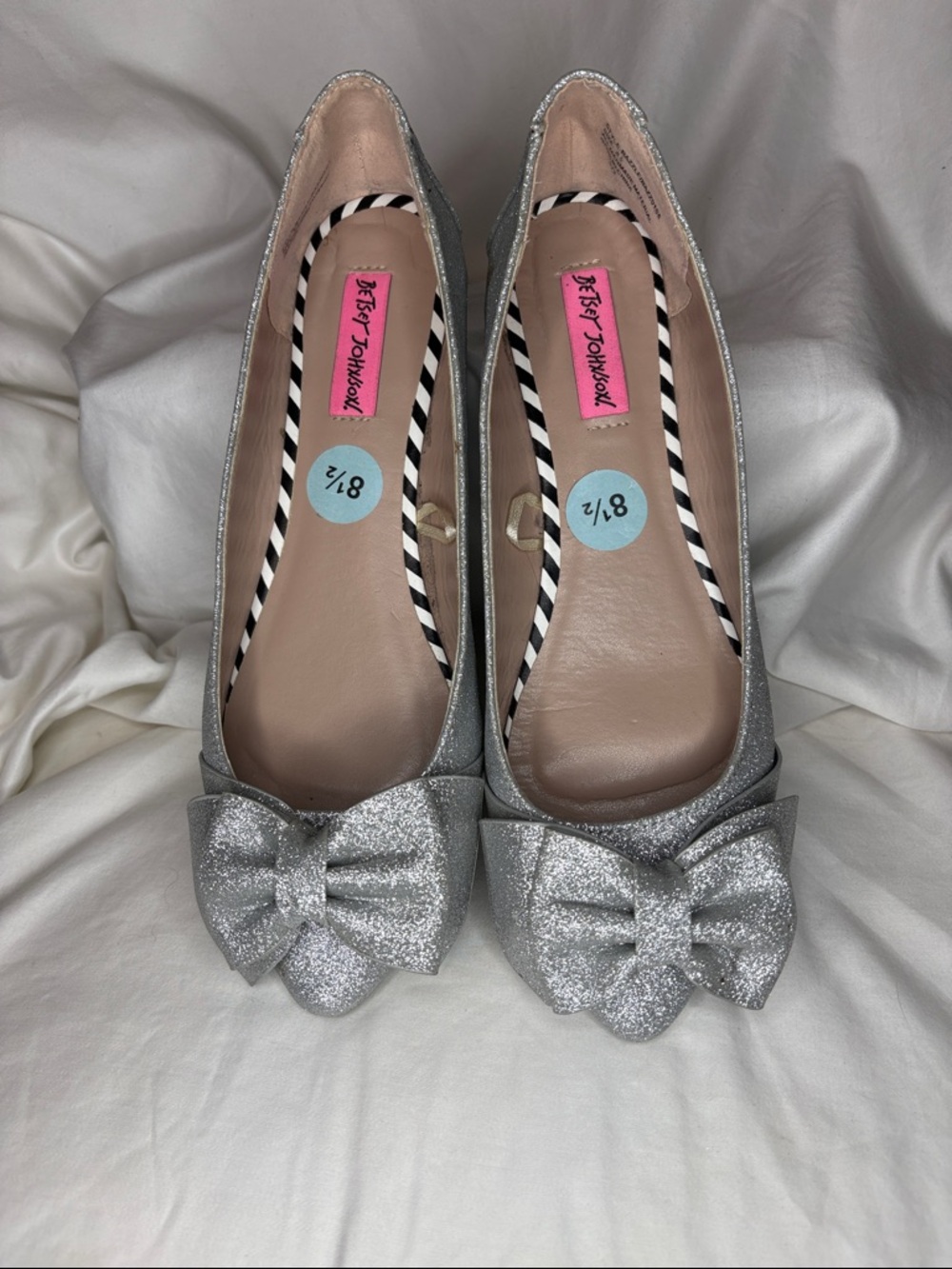 Betsey Johnson Silver Glitter Bow Pointed Flats Sz 8.5